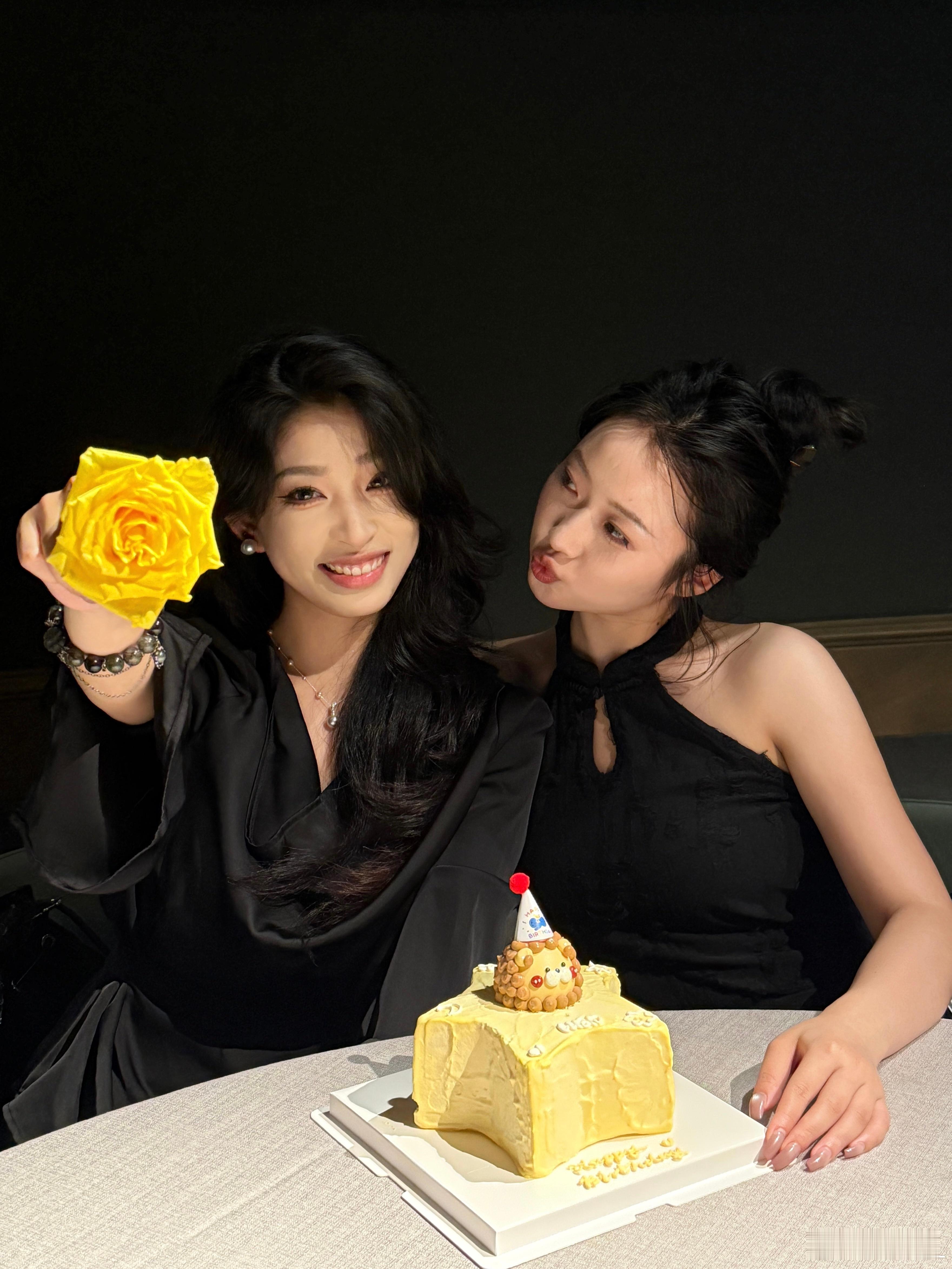 让蜡烛代替所有灯🎂 ​​​