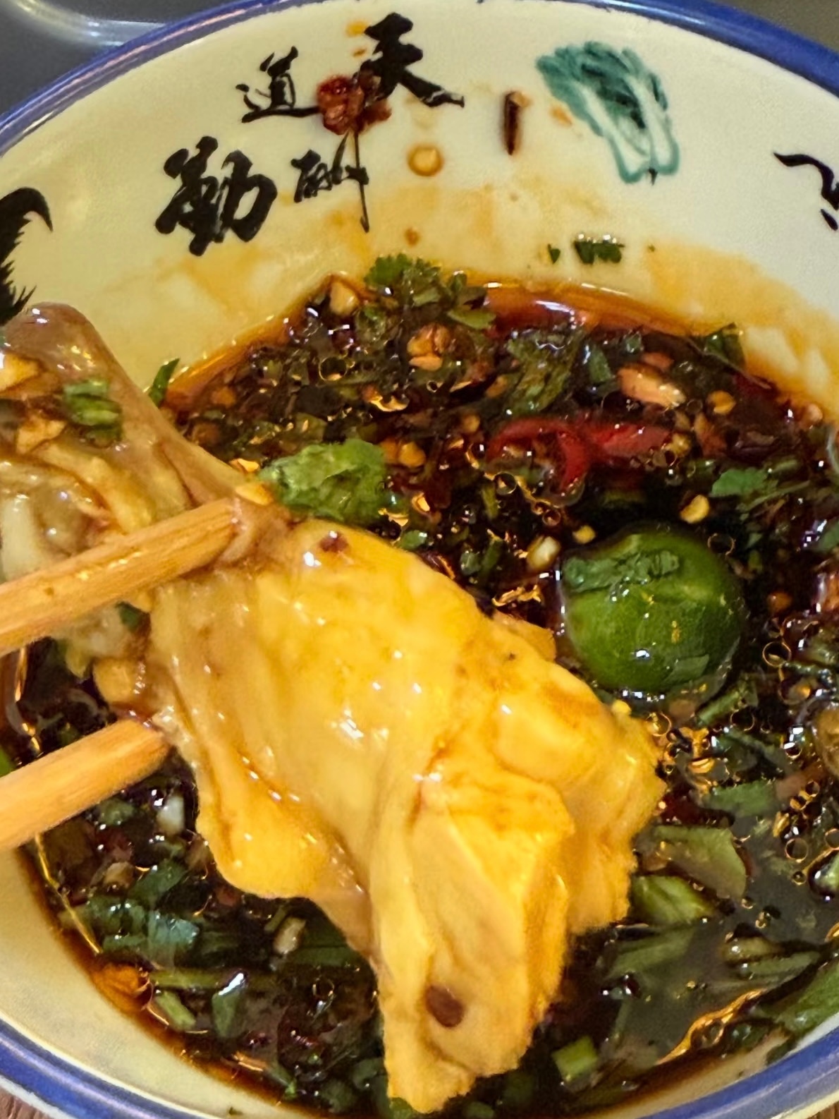 烟火气就是live 图存在的意义。秋冬最适合喝的滋补鸡汤，好爱人间烟火气！ ​​
