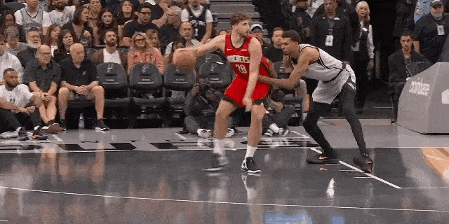 开拓者战胜灰熊北京时间3月5日，NBA常规赛西部卡位战，开拓者客场122-114