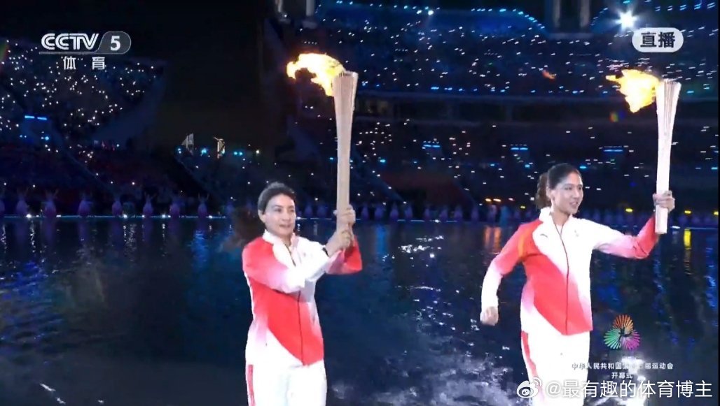 十五运开幕式直播郭晶晶也来传递火炬了 ​​​