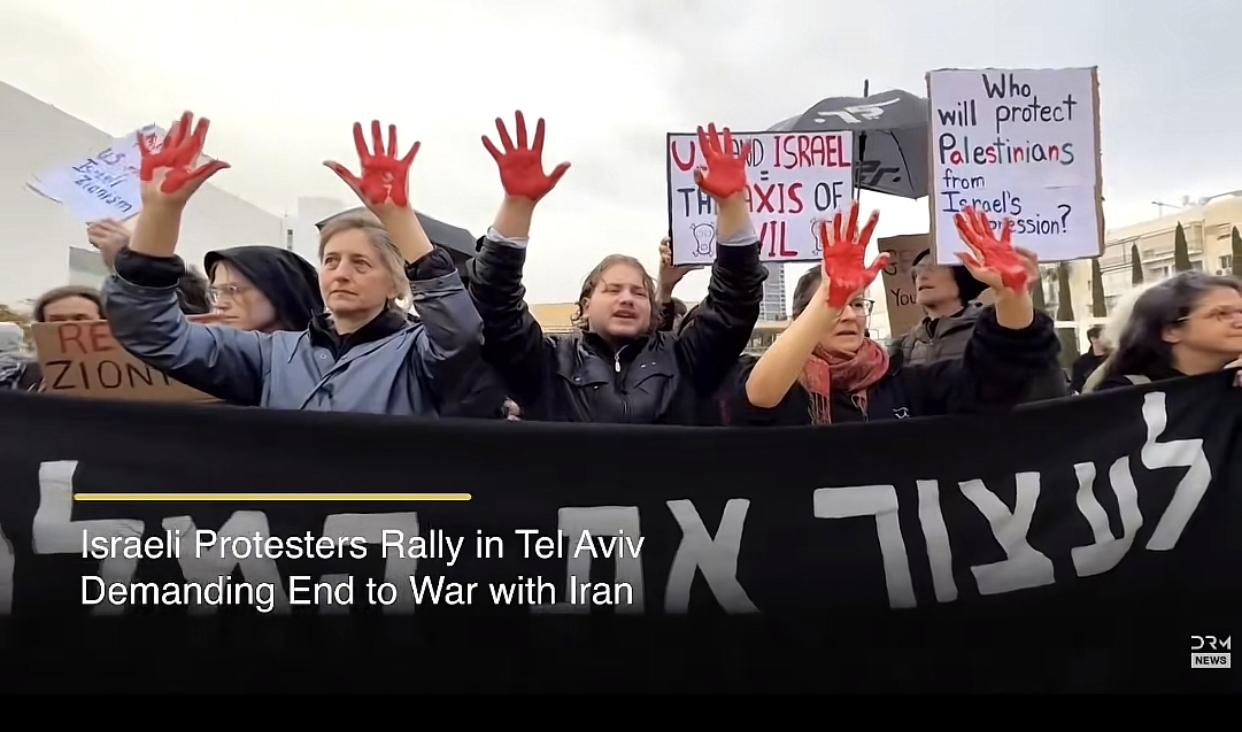 这张照片拍摄于近日的以色列特拉维夫，是2026年3月以色列民众发起的反战抗议集会