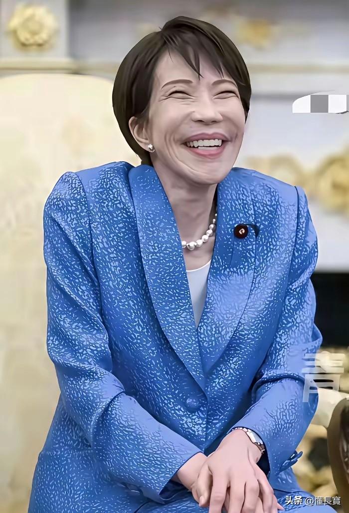 这样的笑，比哭还难看，着实有点吓人。