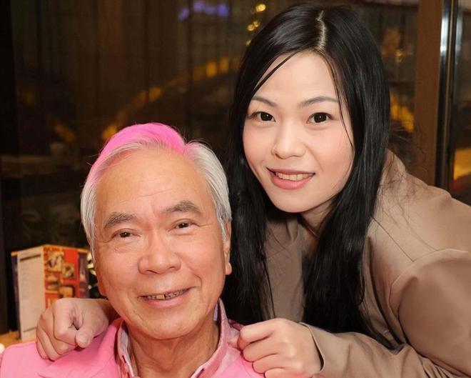 75岁香港老戏骨，为了小36岁女友净身出户，8套房全给前妻。结果女友出狱后人间蒸