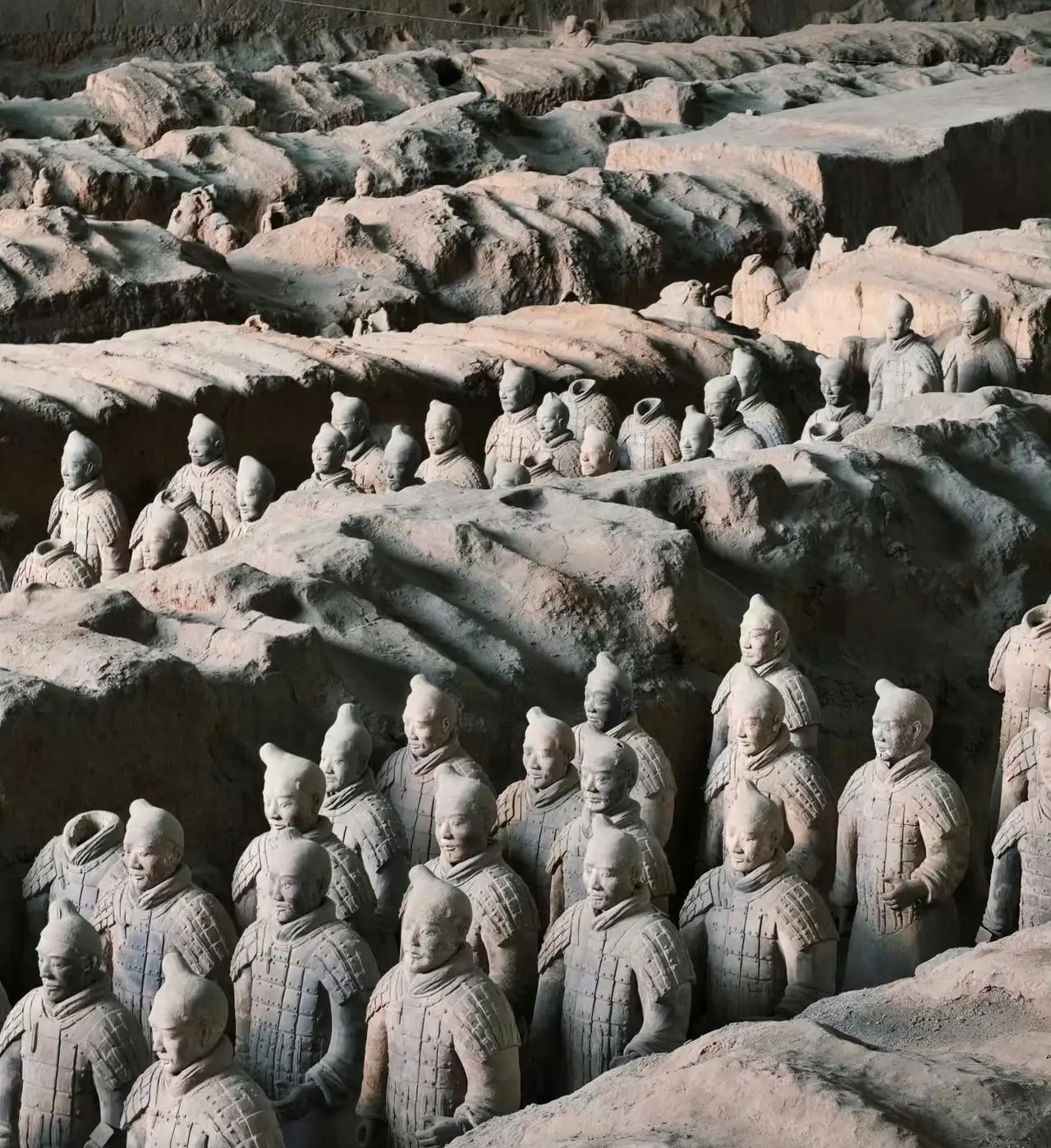 去西安旅游,你会去看兵马俑吗?
如果去西安旅游，一定要去看看兵马俑，近距离感受一