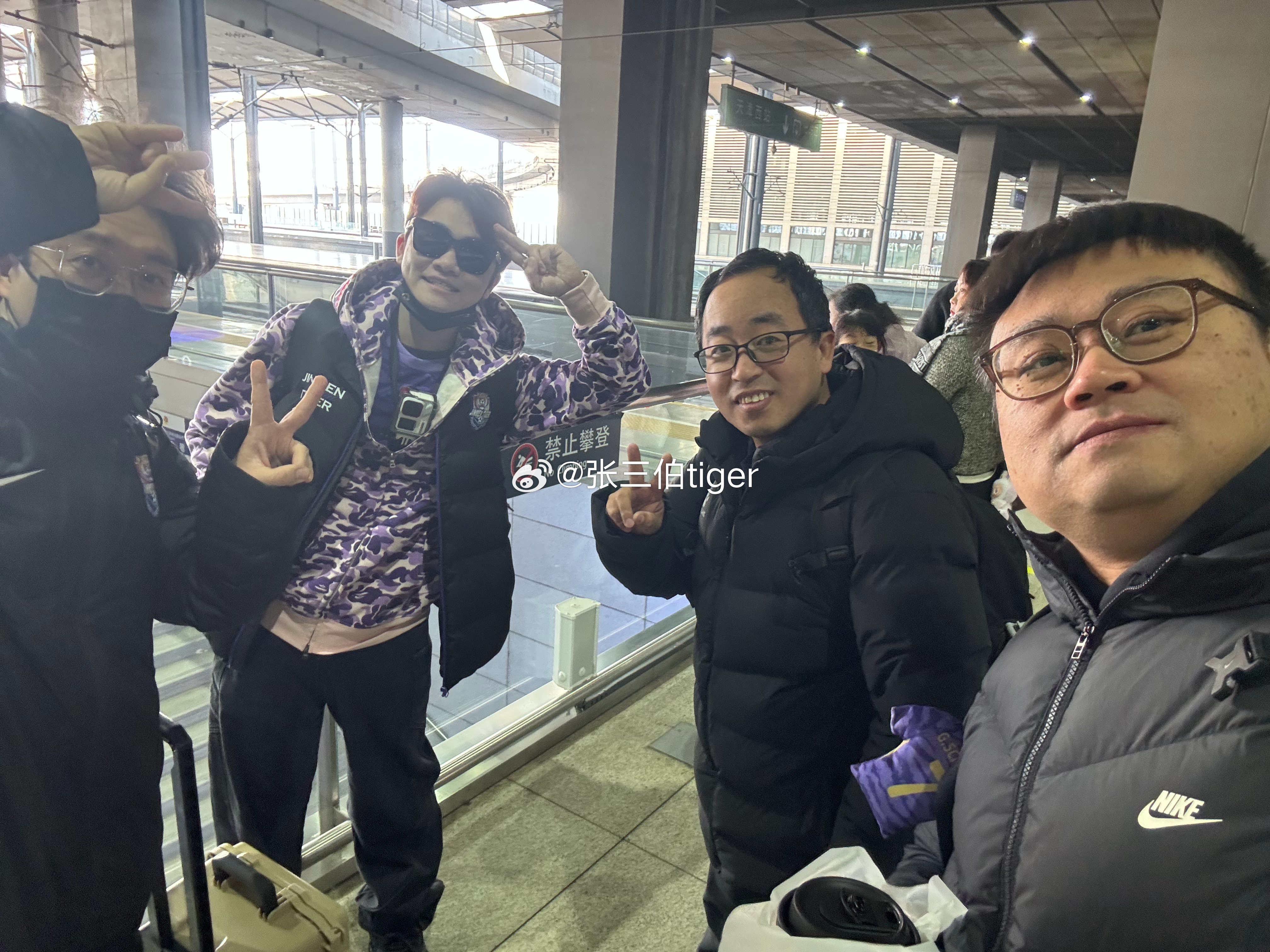 出征沈阳！仨BK少了L，应该叫小BK，所以还是你拉高了组合的整体年龄。沈阳铁人v