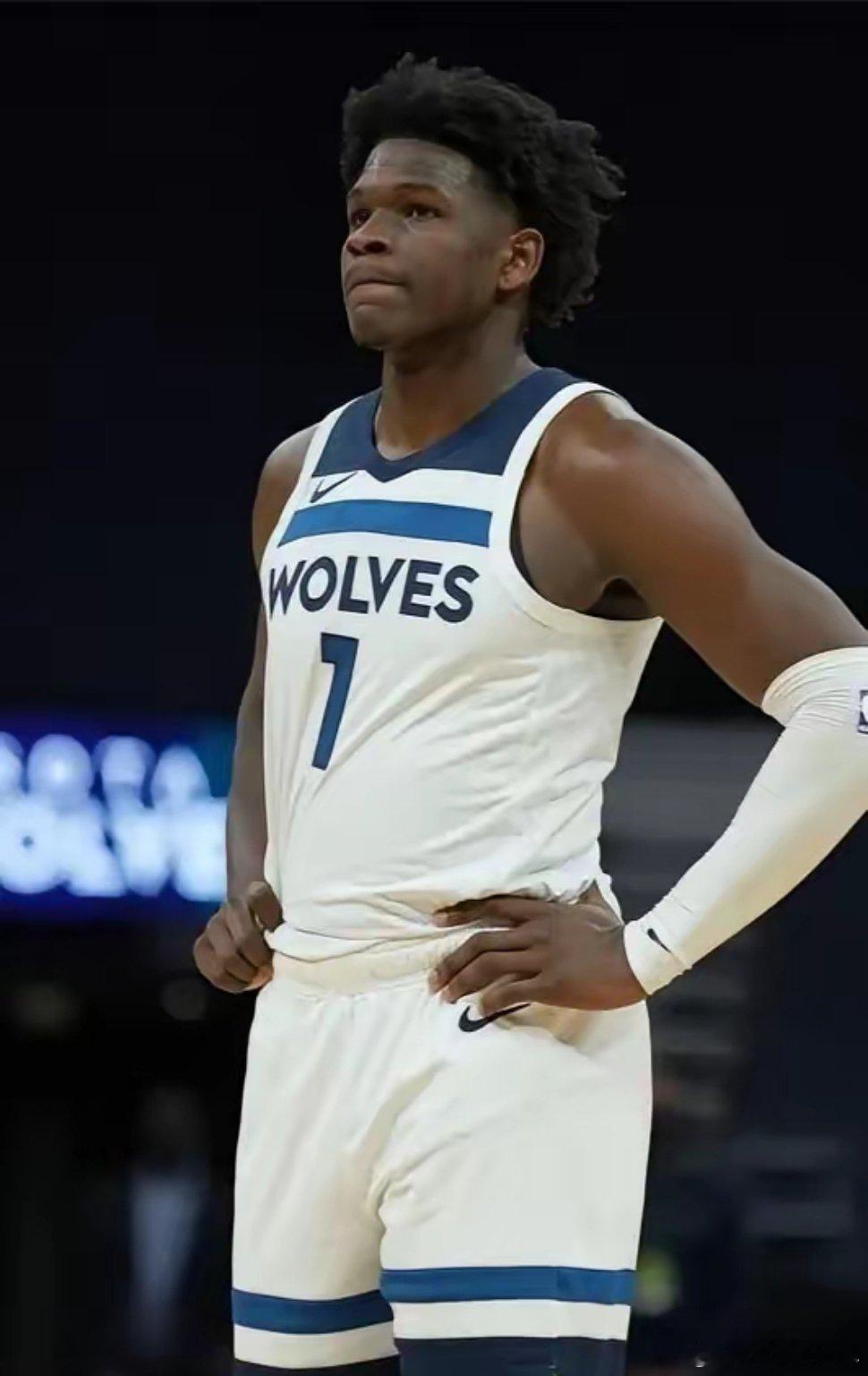 森林狼赢得太惨烈了森林狼惨啊，虽说是主场拿下了掘金，大比分3-1领先。但是迪文琴