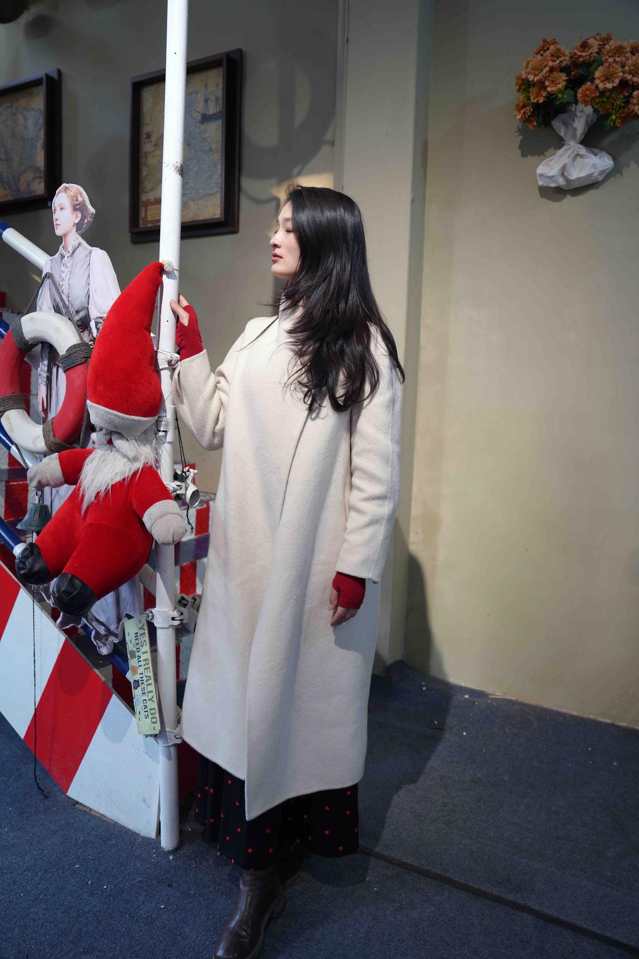 冬日暖阳下，与圣诞老人一起感受节日的温馨。