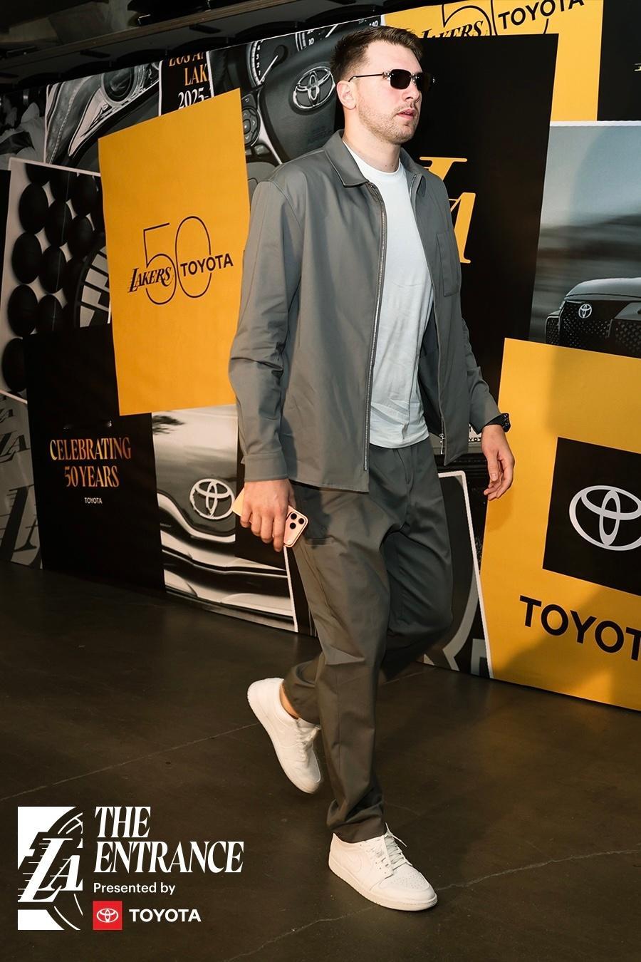 251103 常规赛G7: 湖人130-120战胜热队东契奇29分11篮板10助