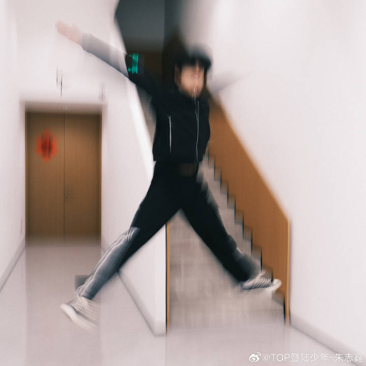 每天准时跳起来打板🎬 ​​​