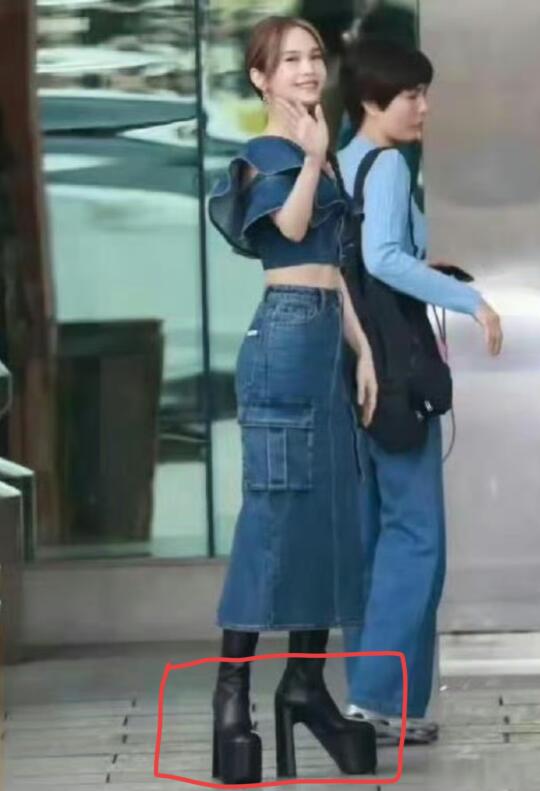 这鞋子的跟，是认真的吗