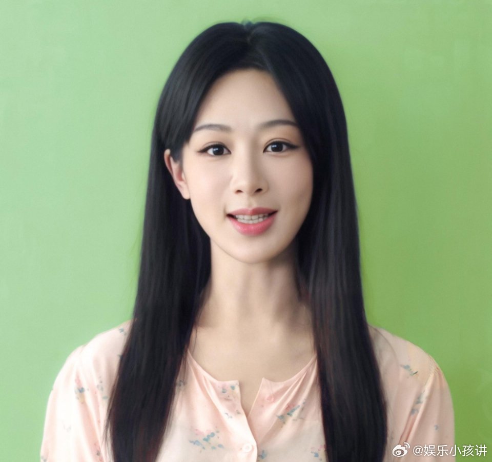 杨紫的长相随她母亲，简直是复制粘贴 