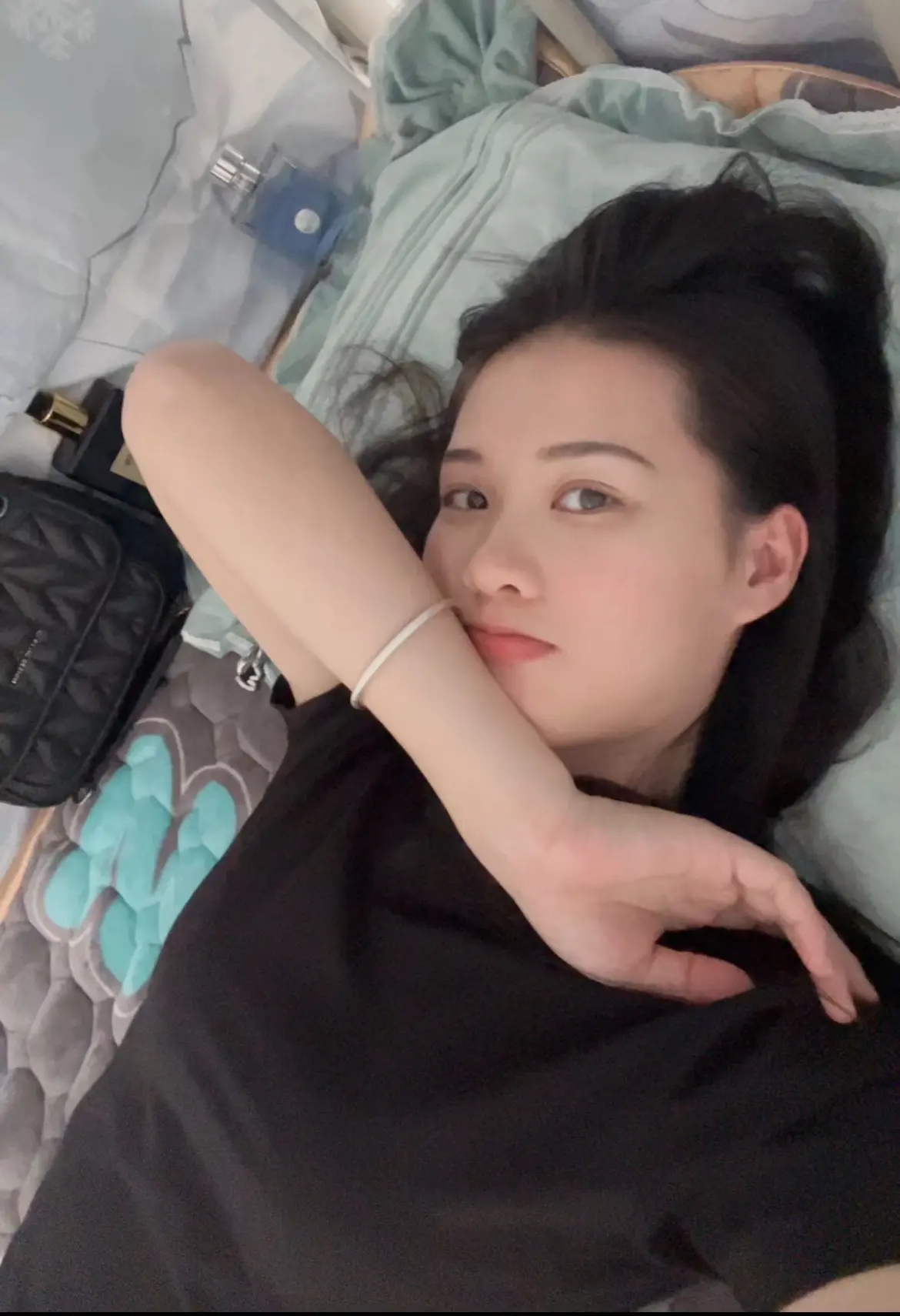 拿什么被爱呢 是我倔的要死的脾气 还是不够漂亮的脸蛋