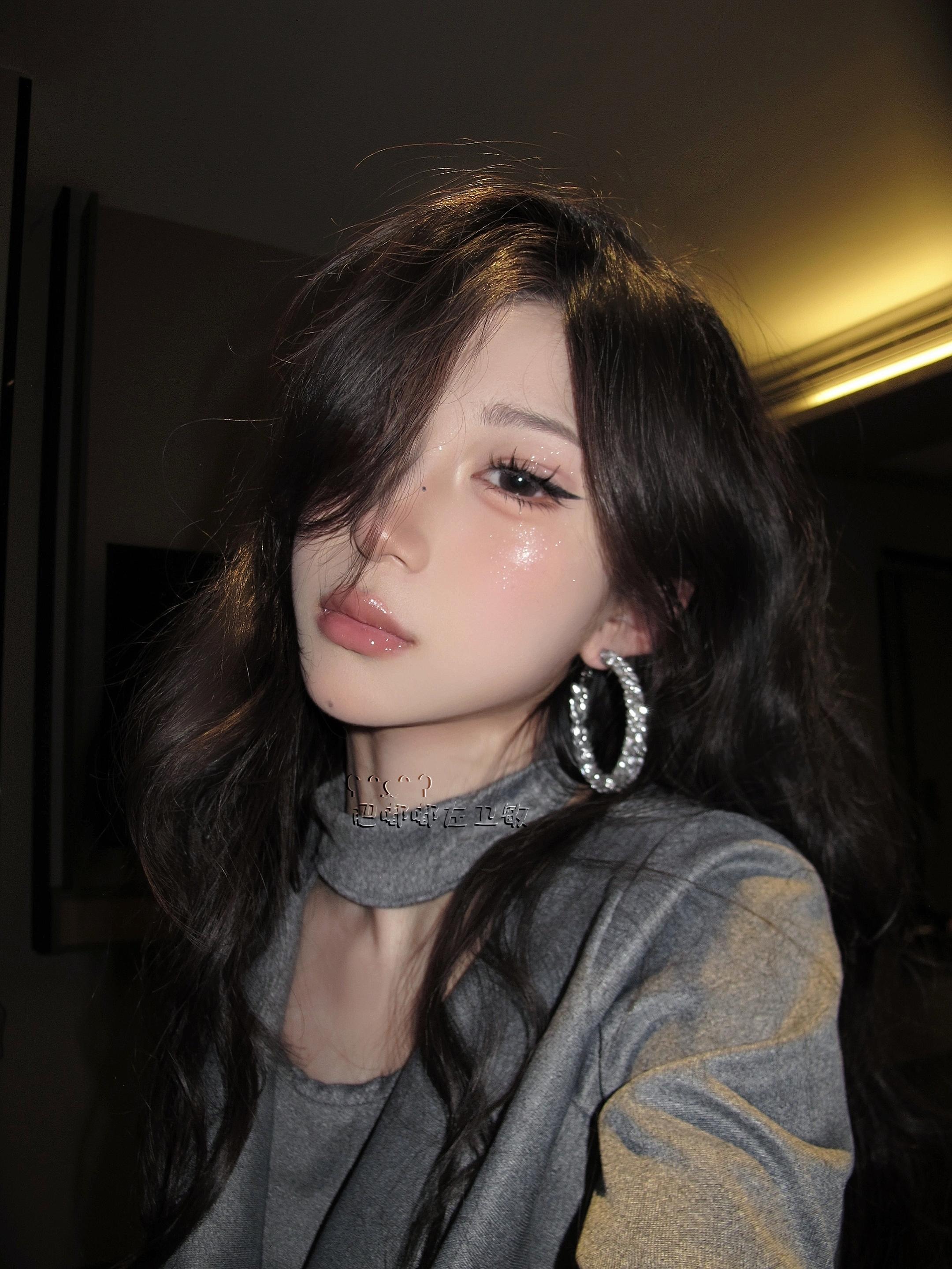 好好看看我的脸 像是会向命运低头的女人吗。。
