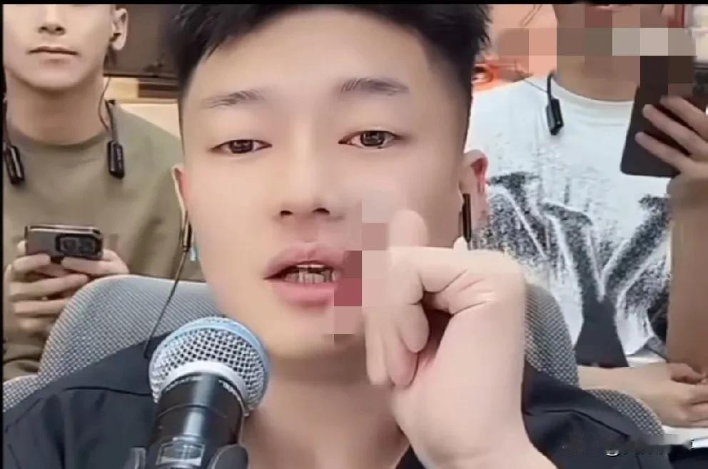 宇文泡认为雨化田ks娱乐排前三，娱乐天花板！

         身上有很多值得