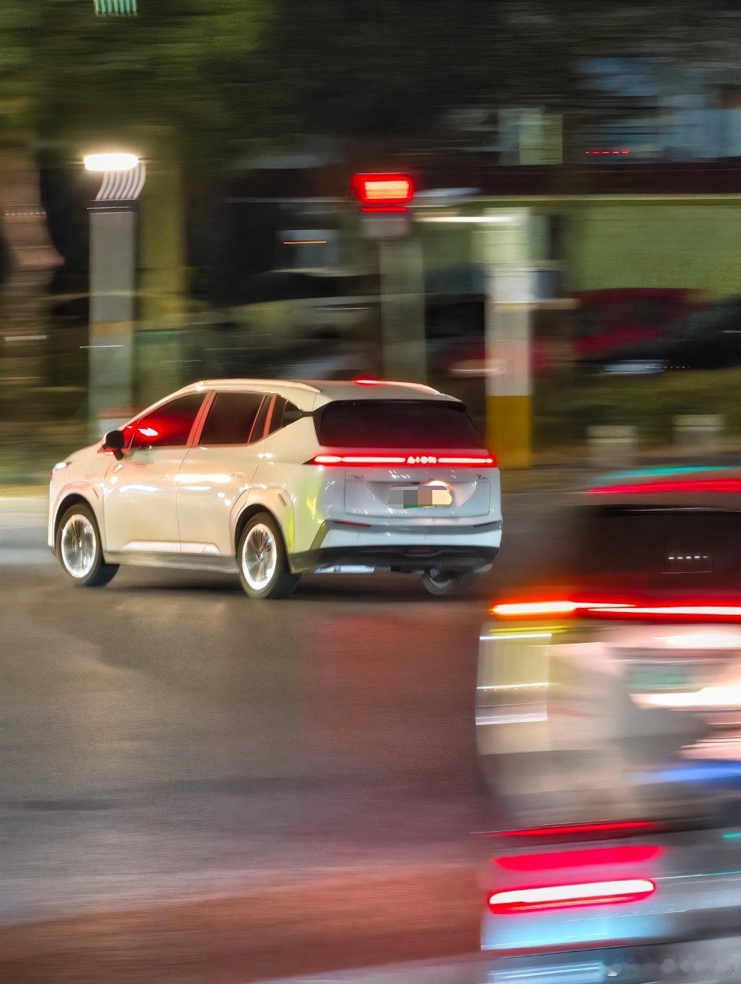 跟你们报个瓜，车评人买车，要么很贵的，要么很便宜的。像我这种月薪3000的脚部自