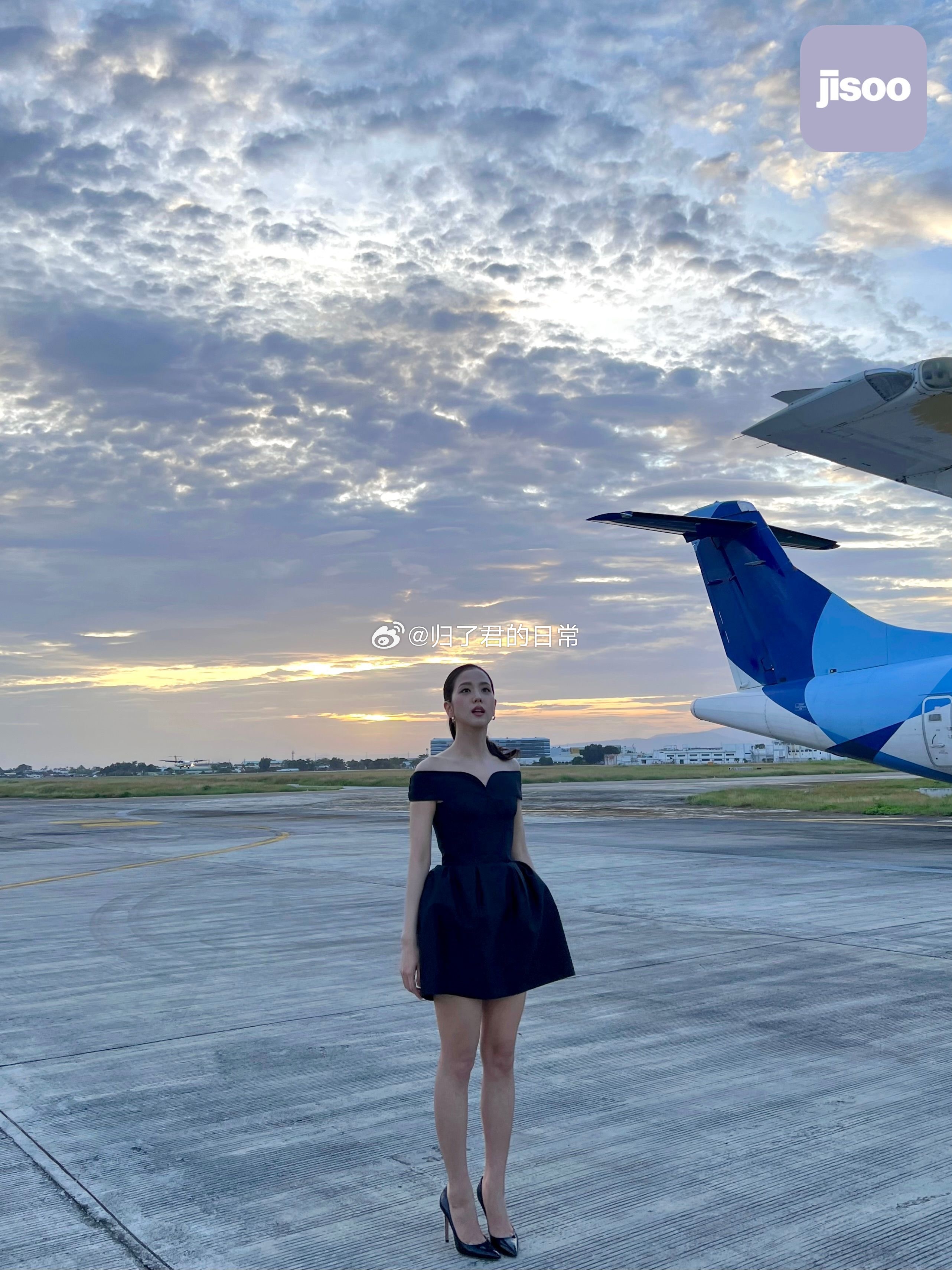 JISOO说她大概还有100张照片没发…