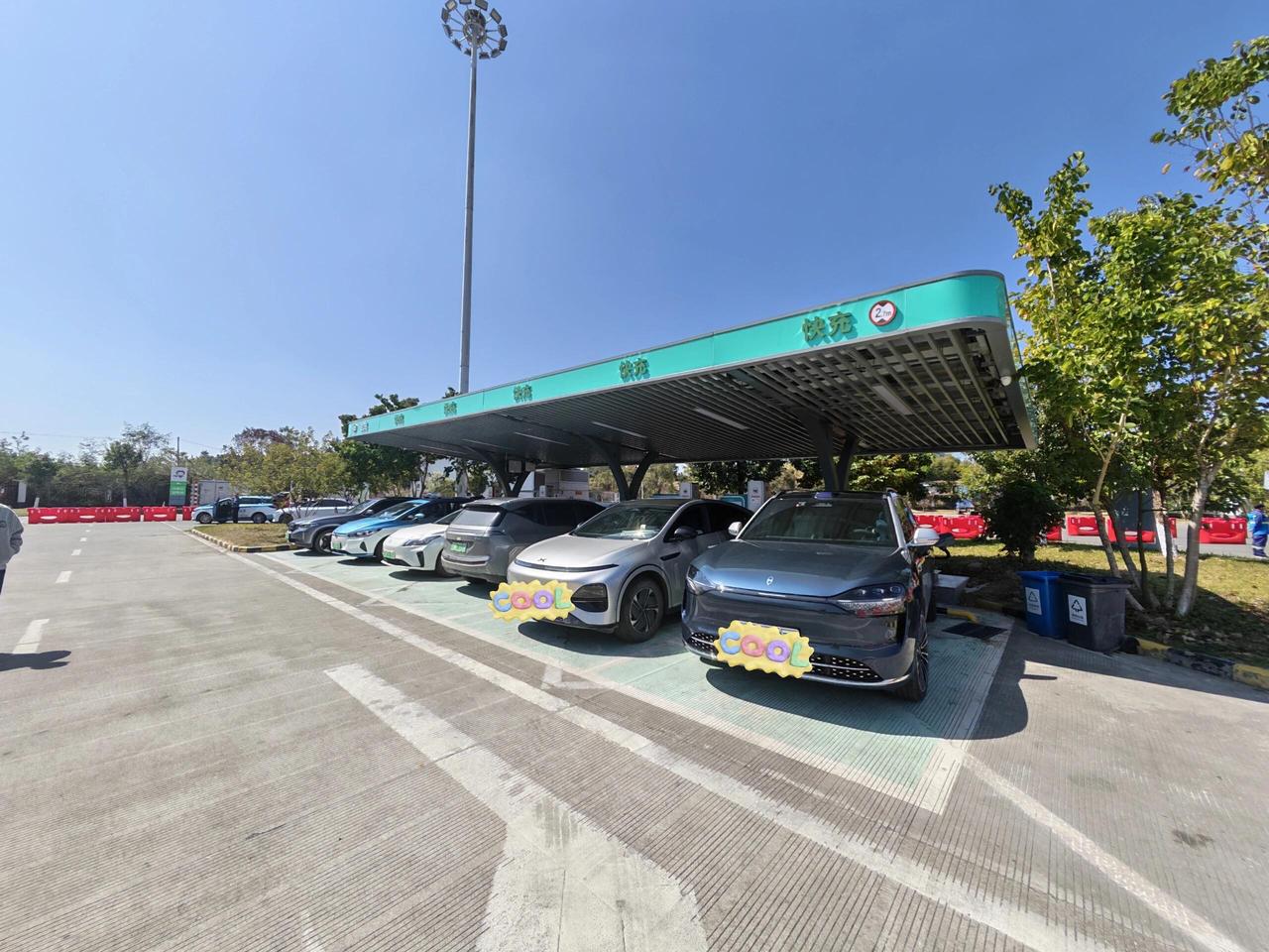 最近看到比亚迪发布的“闪充”技术，不少人第一反应是：以后充电是不是就跟加油一样快