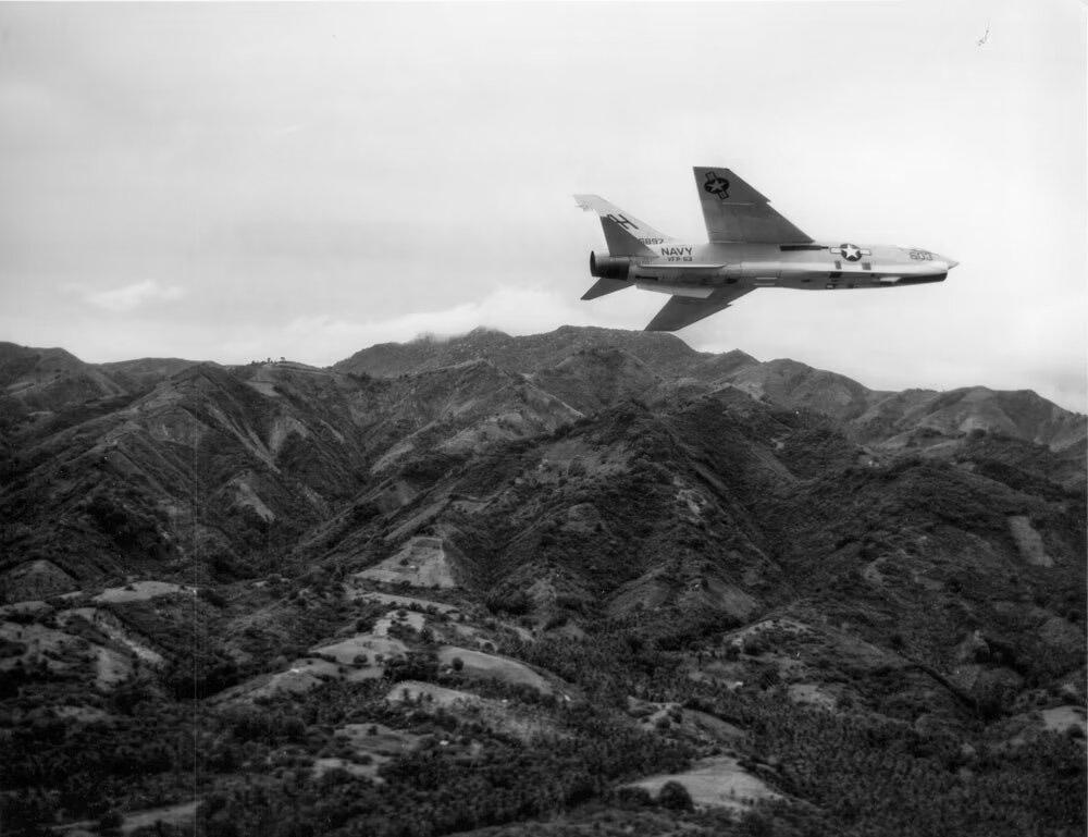 1966年7月，美国海军“奥里斯卡尼”号攻击航母（CVA-34）上的第63轻型侦