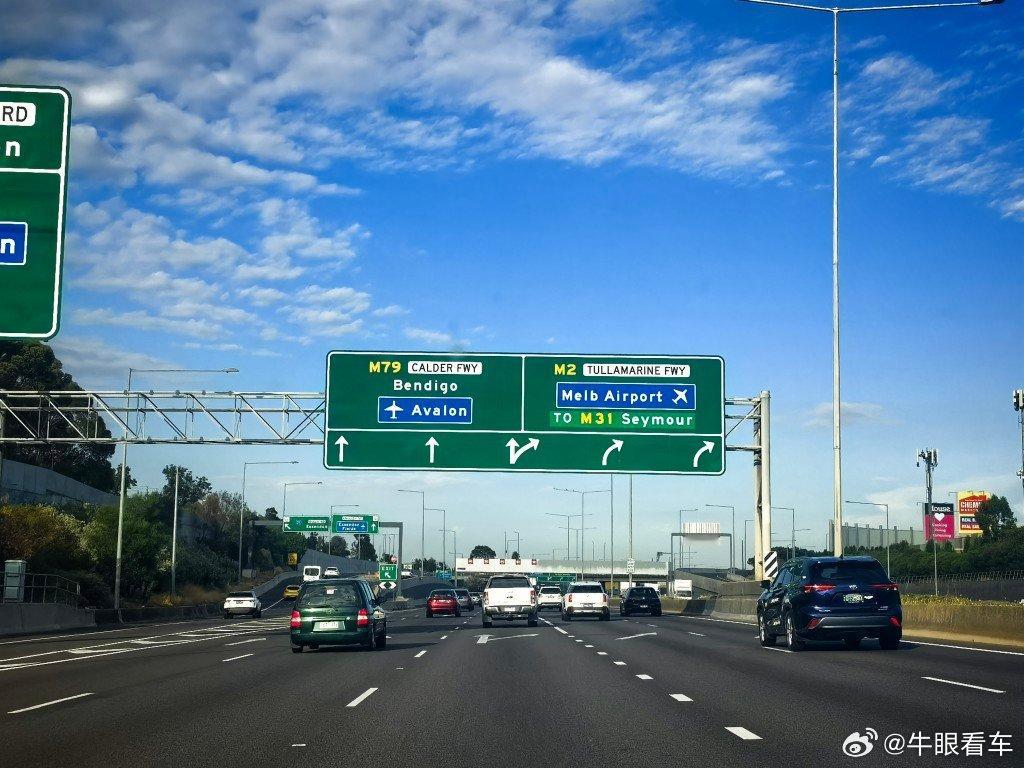 墨尔本机场，没有轨道交通，差评，这一点就不如悉尼听说在修了，要2030年才能通车