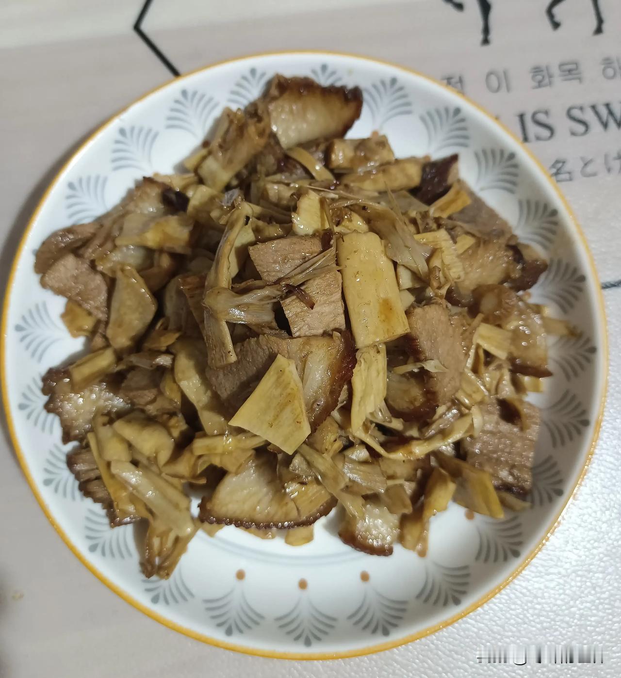鸟为食亡。
人也一日三餐，今天又开饭了。