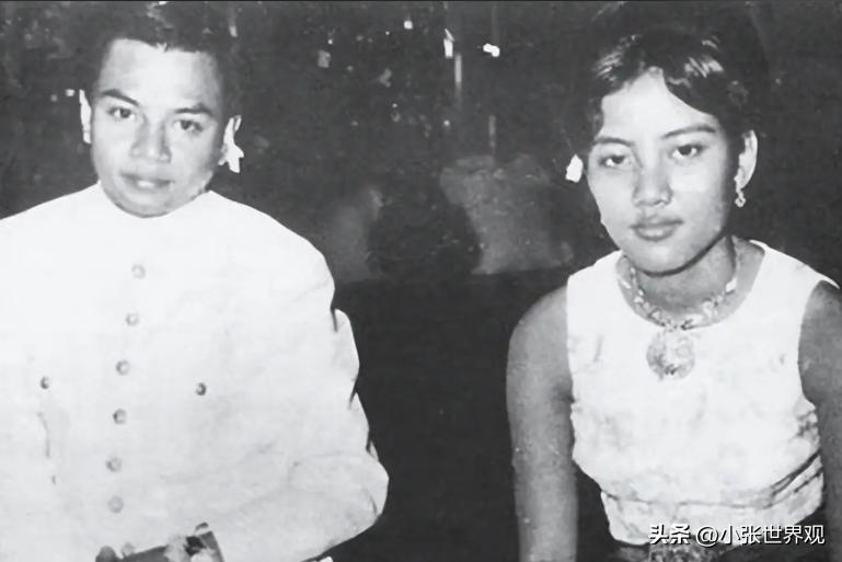 1941年的金边王宫，19岁的西哈努克刚登基不久。庆典上，他目光落在姨妈蓬珊莫尼