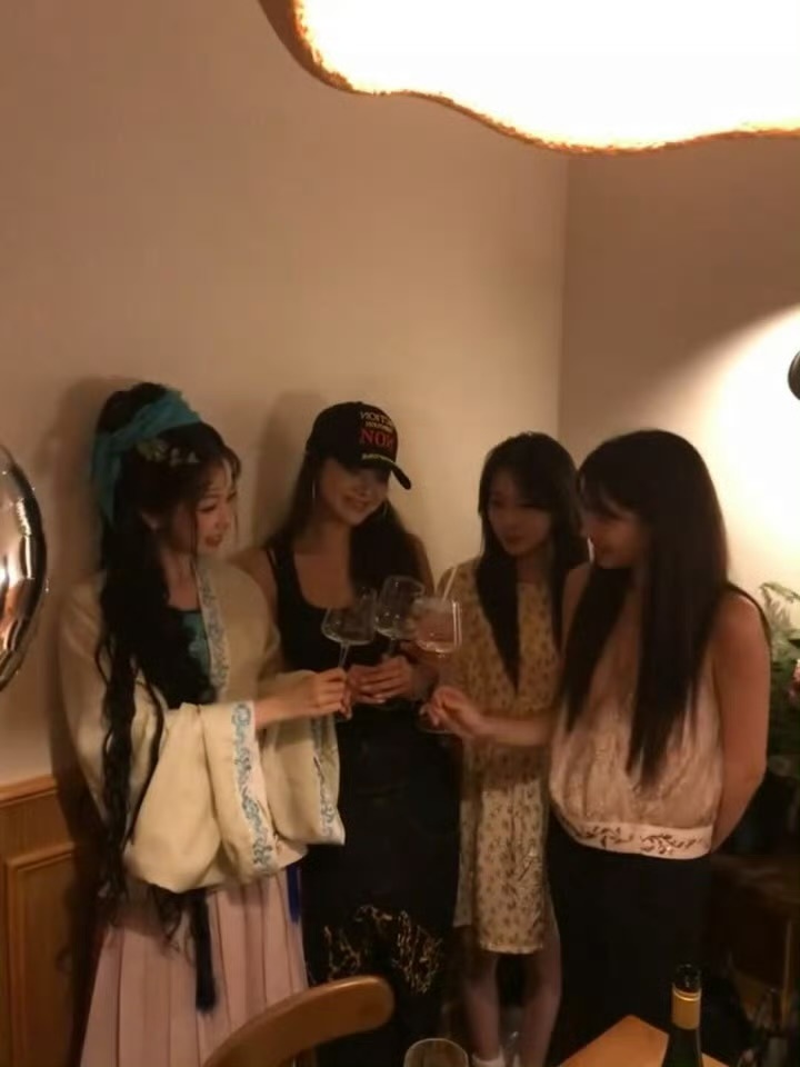 😆😉🥂 当古人参加生日聚会 