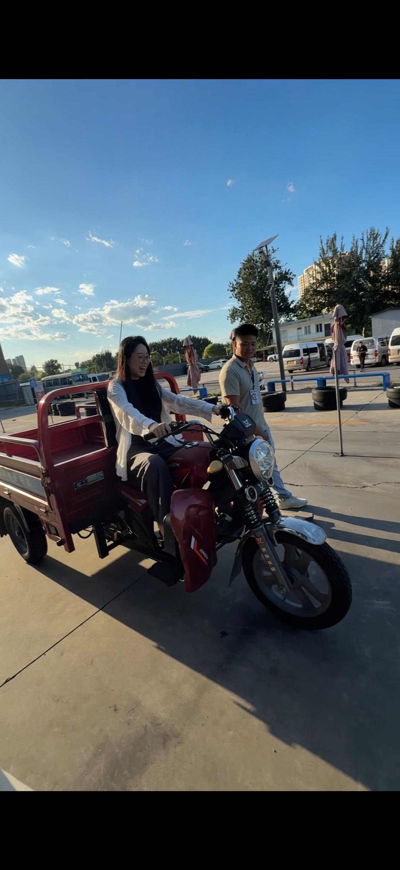 摩托车🏍️我来学你啦[比耶] ​​​