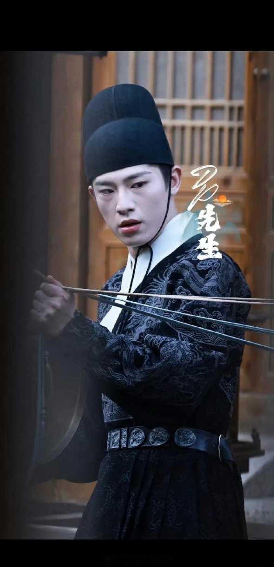 果然，锦衣卫的这大帽子不是谁都能驾驭的，云来你凑到我了