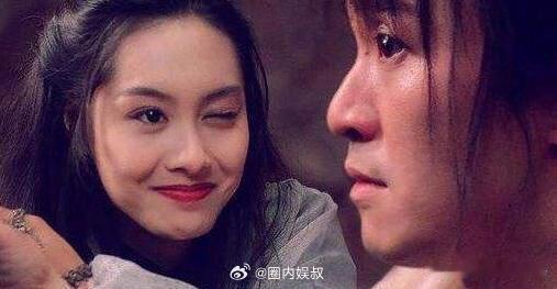 导演王晶爆料周星驰私事，透露他的双眼皮是割的。近日，导演王晶在节目上曝光了一些周