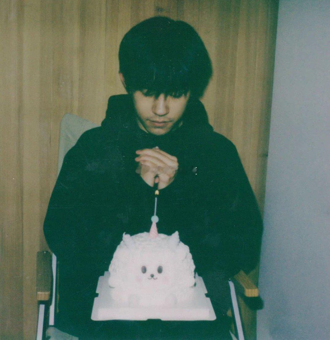 易烊千玺25岁了祝易烊千玺25岁生日快乐，愿你每年的愿望都能实现，健健康康，一路