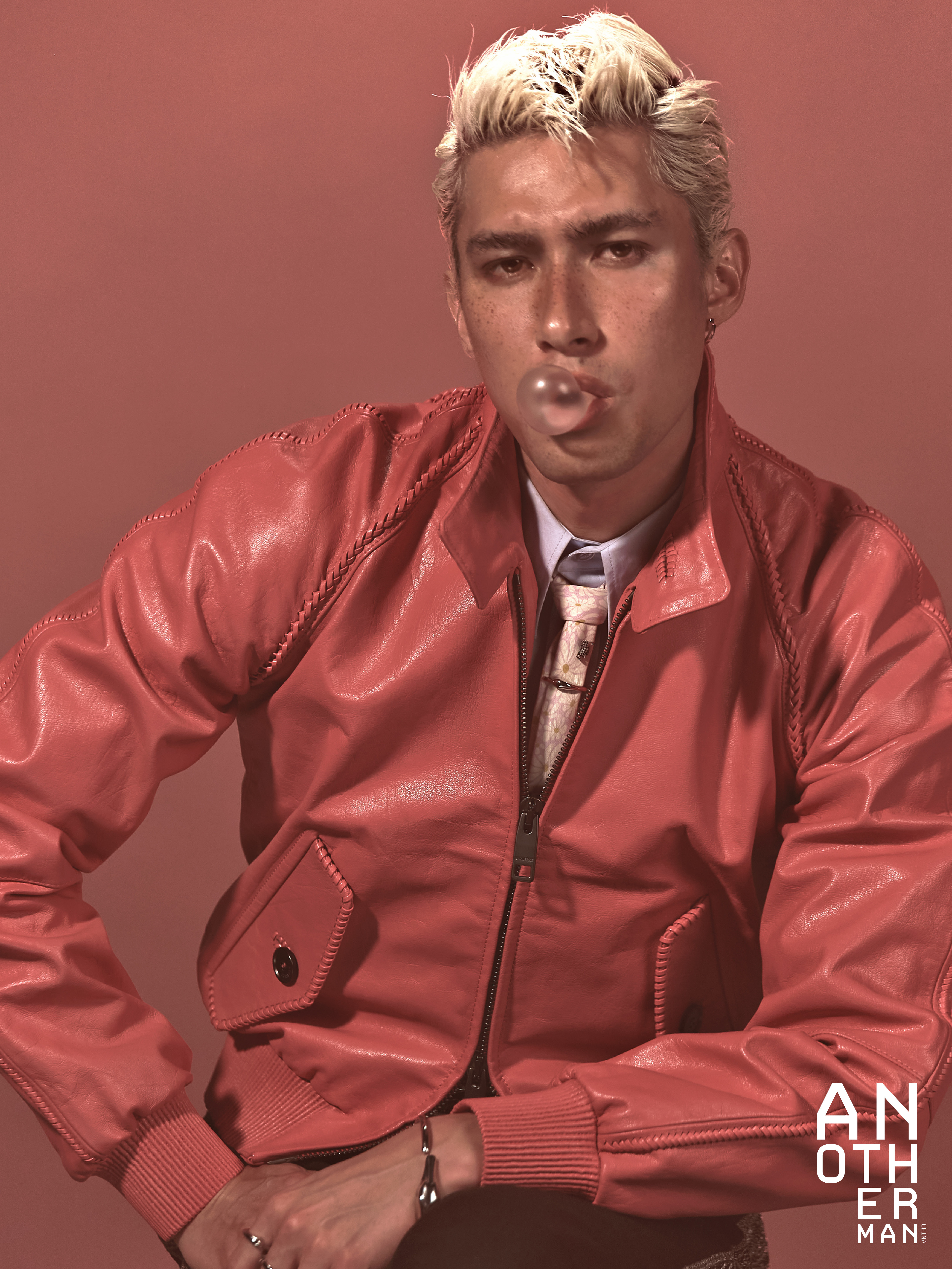 米卡AnotherMan开季封面 中文版 Another Man 开季新刊 ，B