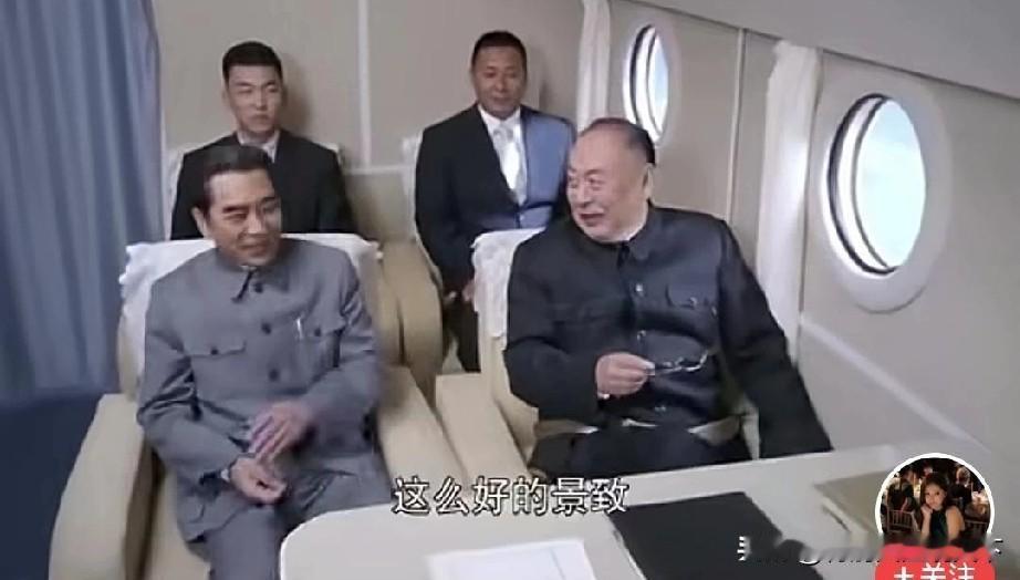 看了笑喷。周总理和副总理外交部长陈毅坐飞机出国访问，外交部长问空姐：有没有担担面