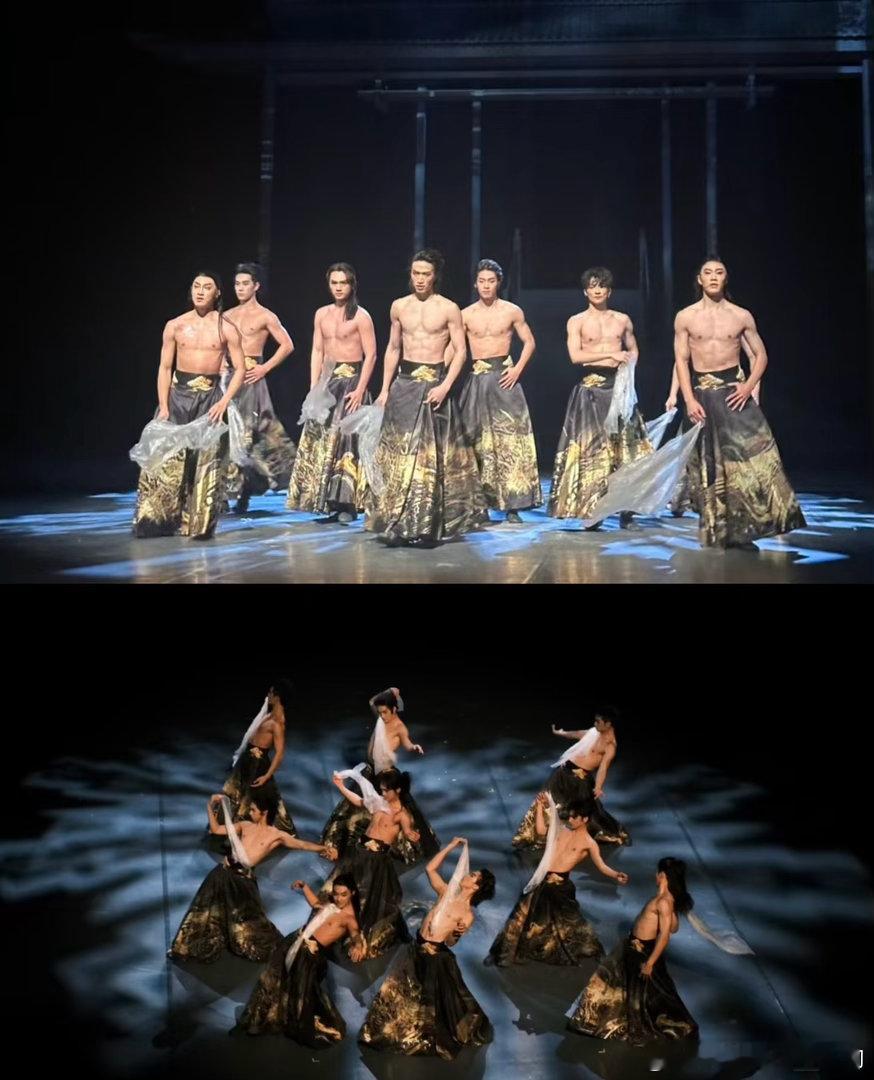 有粉丝让我去看《叹春风》，我去搜了一下表演内容和舞蹈风格，剧照里满是男性魅惑，视