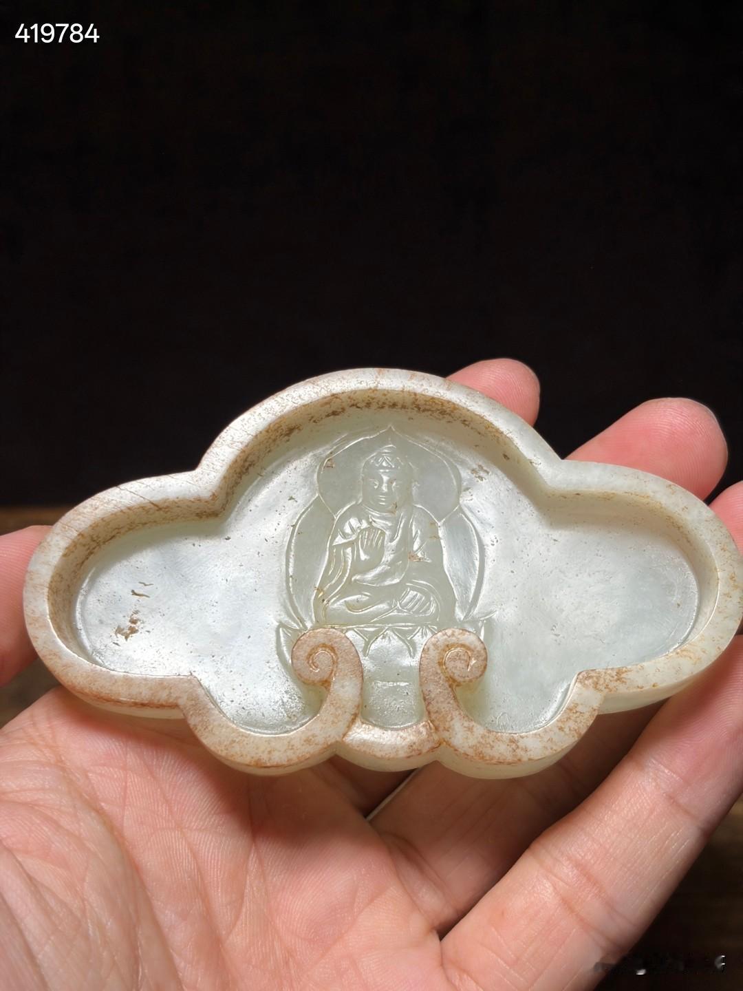 清和田玉玉佛如意笔舔
尺寸9×5.2×1.4厘米