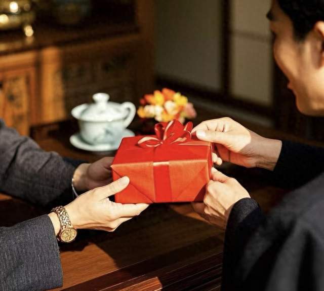教师节别搞送礼内卷！老师真正想要的，根本不是礼盒