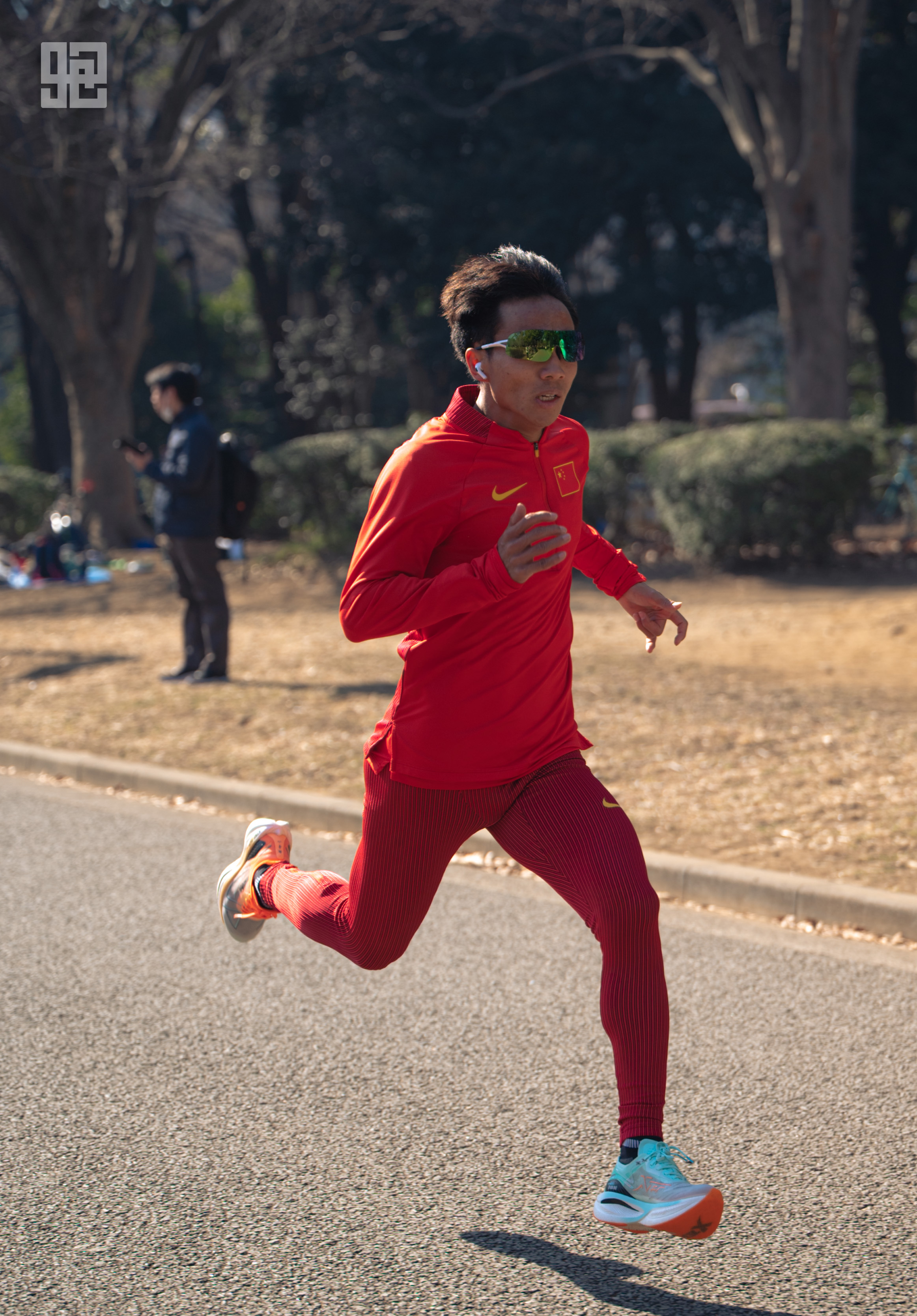 2:07:20！何杰，完赛2025东京马拉松。 98跑陪你聊跑步  东京马拉松 