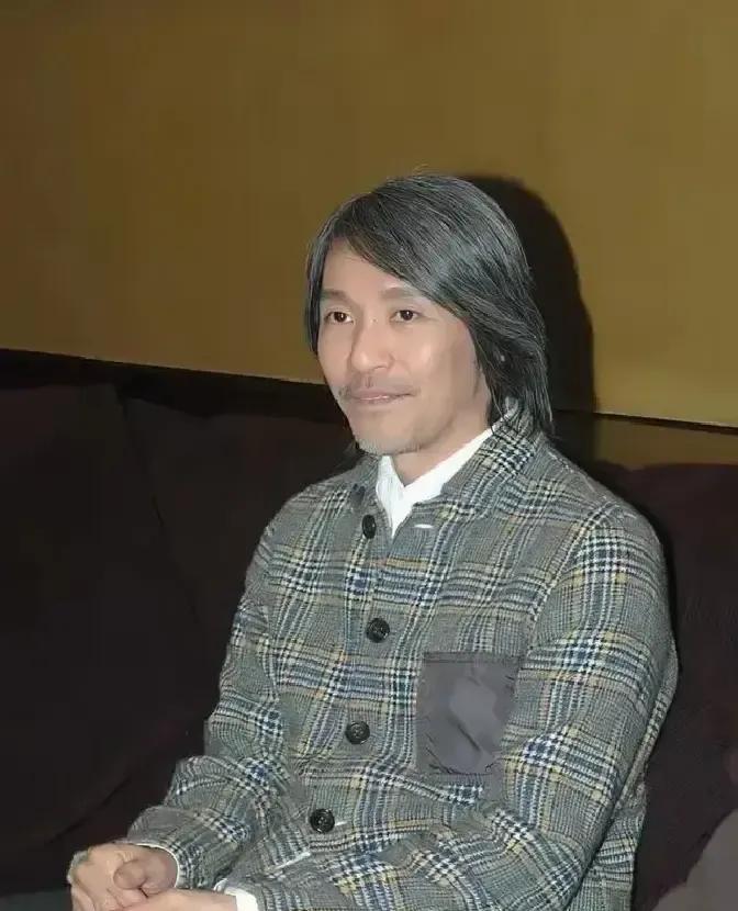 他63岁，没老婆没孩子，媒体说他晚景凄凉。
错了，他正忙着给自己“接生”第100