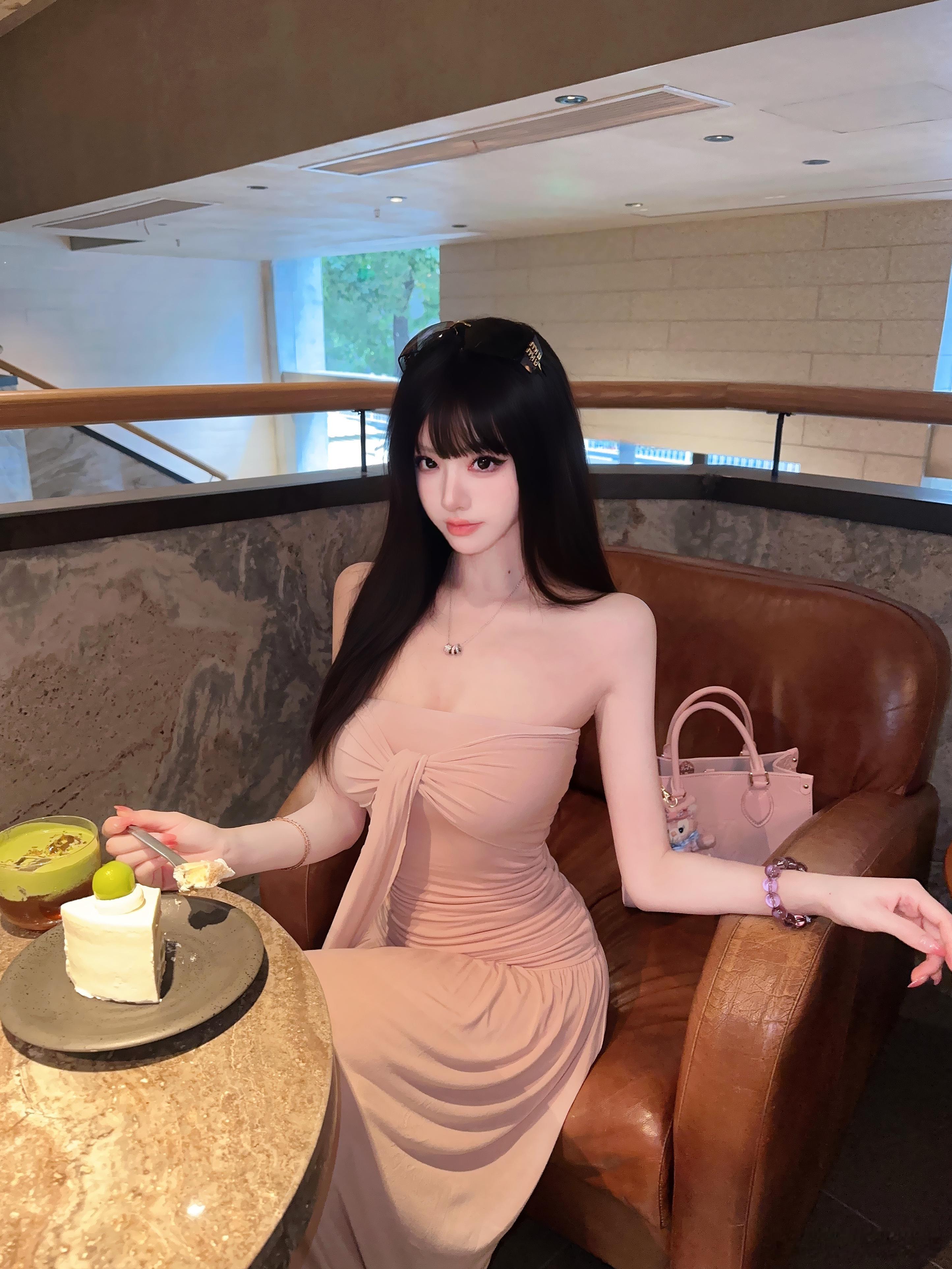 早些睡吧  说不定一觉睡醒世界就站在你这边了🌙 ​​​