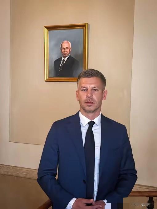 剑指欧尔班！马扎尔官宣第一件大事：摧毁媒体垄断！

在匈牙利总统官邸，新任总理马