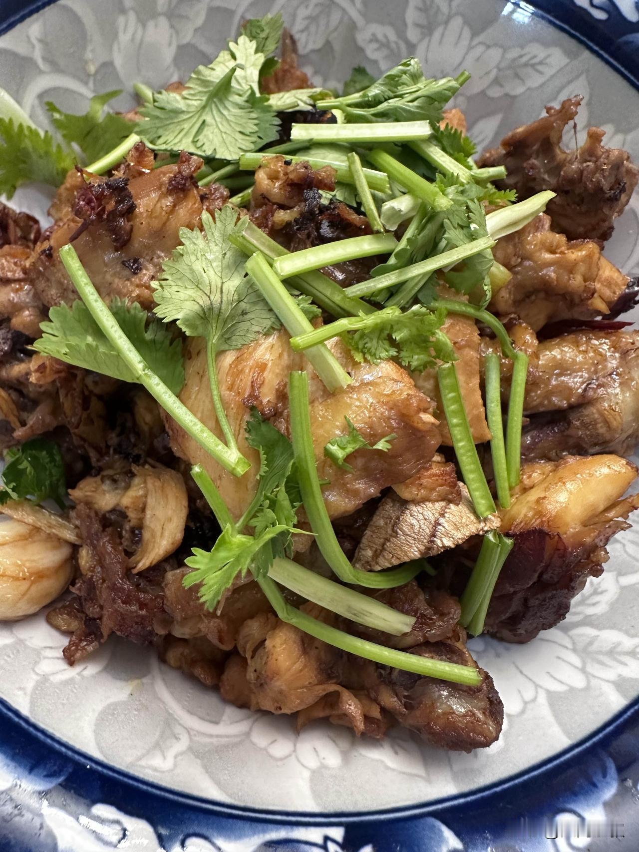 大家发现没
现在的鸡真难吃
每次想买个鸡做辣炒鸡
都是失望
这次是买了个母鸡
写