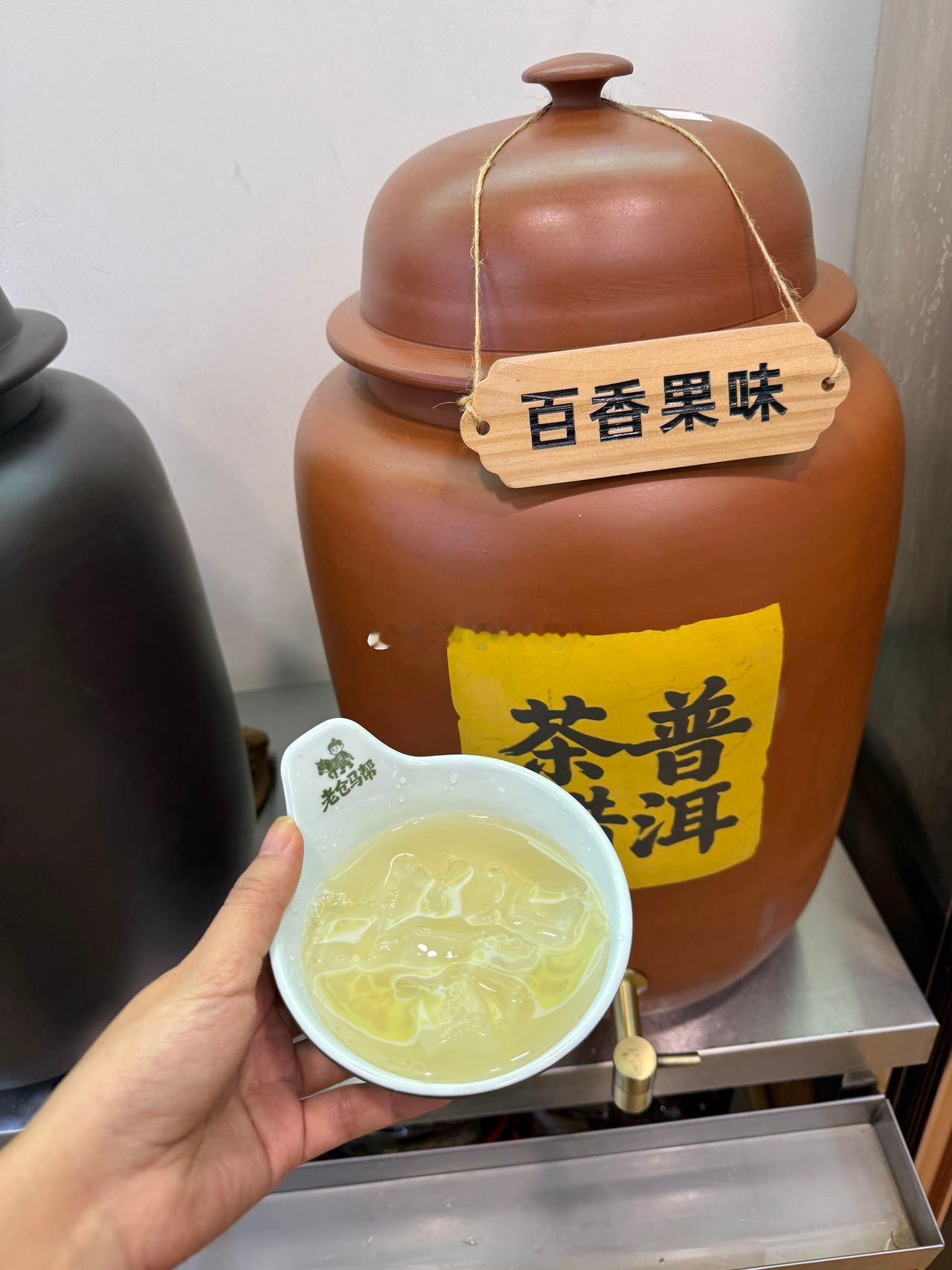 去逛刚翻新好的桂林公园，就搜搜附近有什么吃的一眼馋上了这家云南米线店🍜点了一个