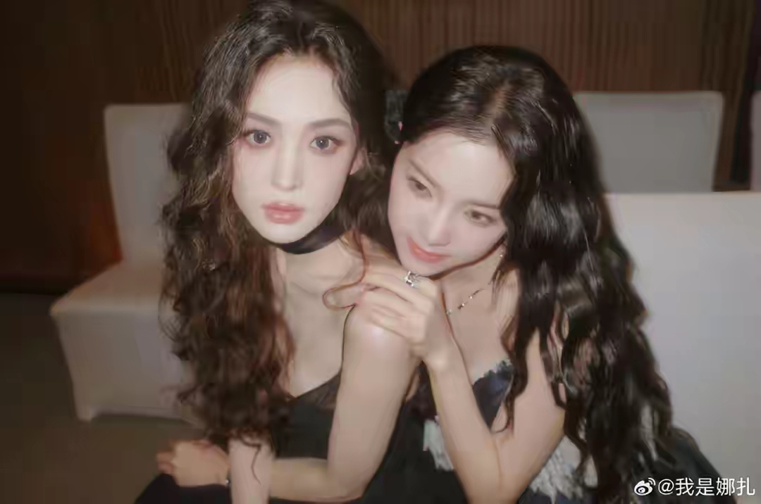 娜扎欧阳娜娜的15年和25年十年前，娜扎和娜比一同参加了节目，这让两人成为了好朋