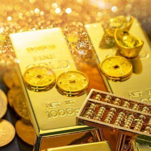 金价暴跌有大学生把生活费亏没了大批大学生涌入黄金市场人家会赚钱的，前些年投资房地