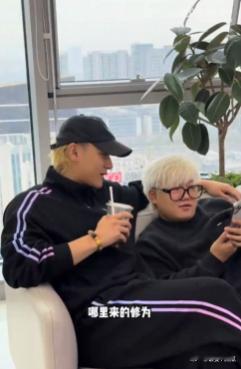 黄子韬让女主心里别有男人  黄子韬的追剧模式真的是别具一格，搞笑又让人心动。他不