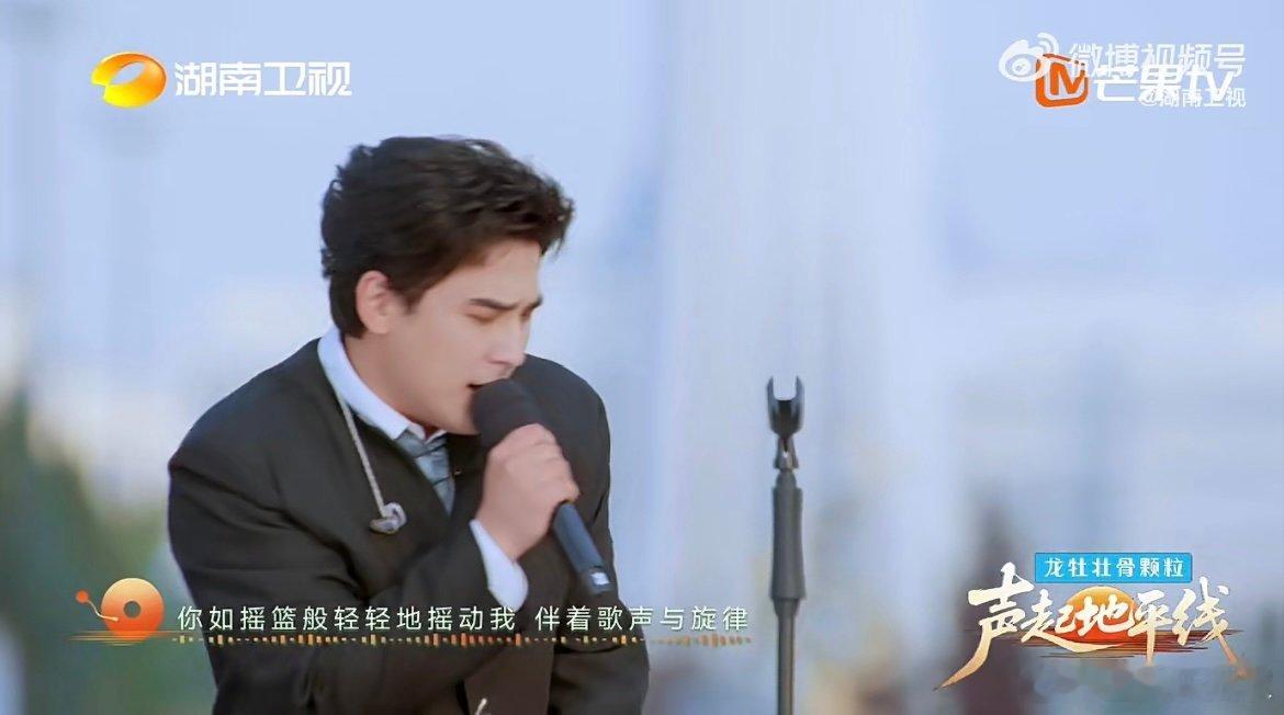 开年第一个唱哭全场的舞台情绪克制却后劲十足，努尔扎斯的《АНАЖАН（母亲）》用