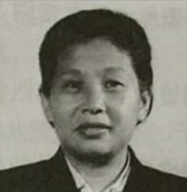 1939年，女战士徐敏准备去如厕，突然被一壮汉抱到了床榻上，对方捂住了她的嘴巴，