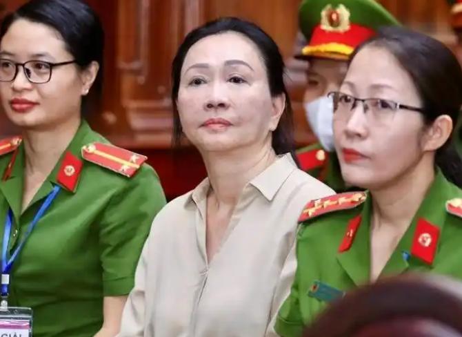 法庭宣判死刑那一刻，她没有求饶，而是开出价码：愿意捐出 200 万亿买自己一条命