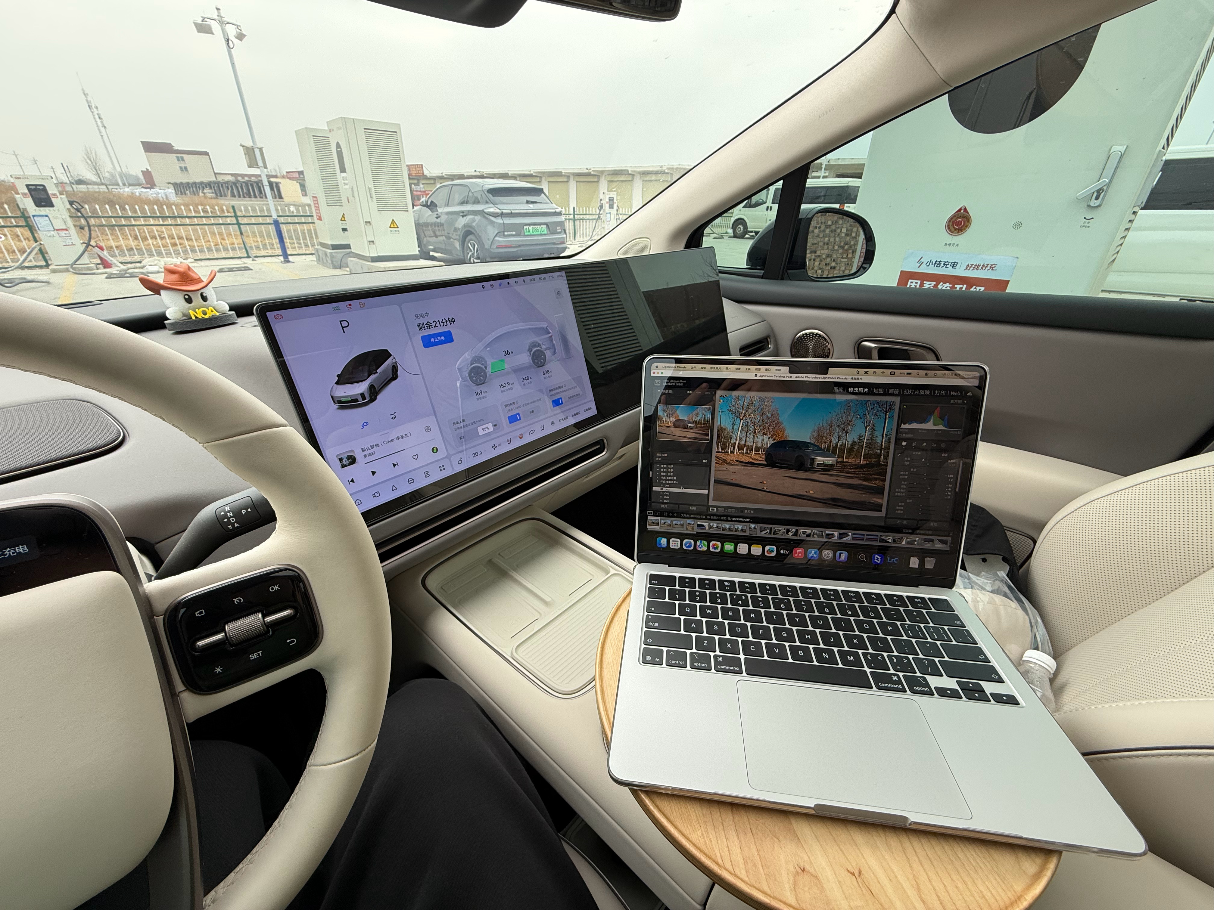 终于让我也感受了一回在理想i8 车里用电脑的感觉！但是，纯电车也有个问题，97.