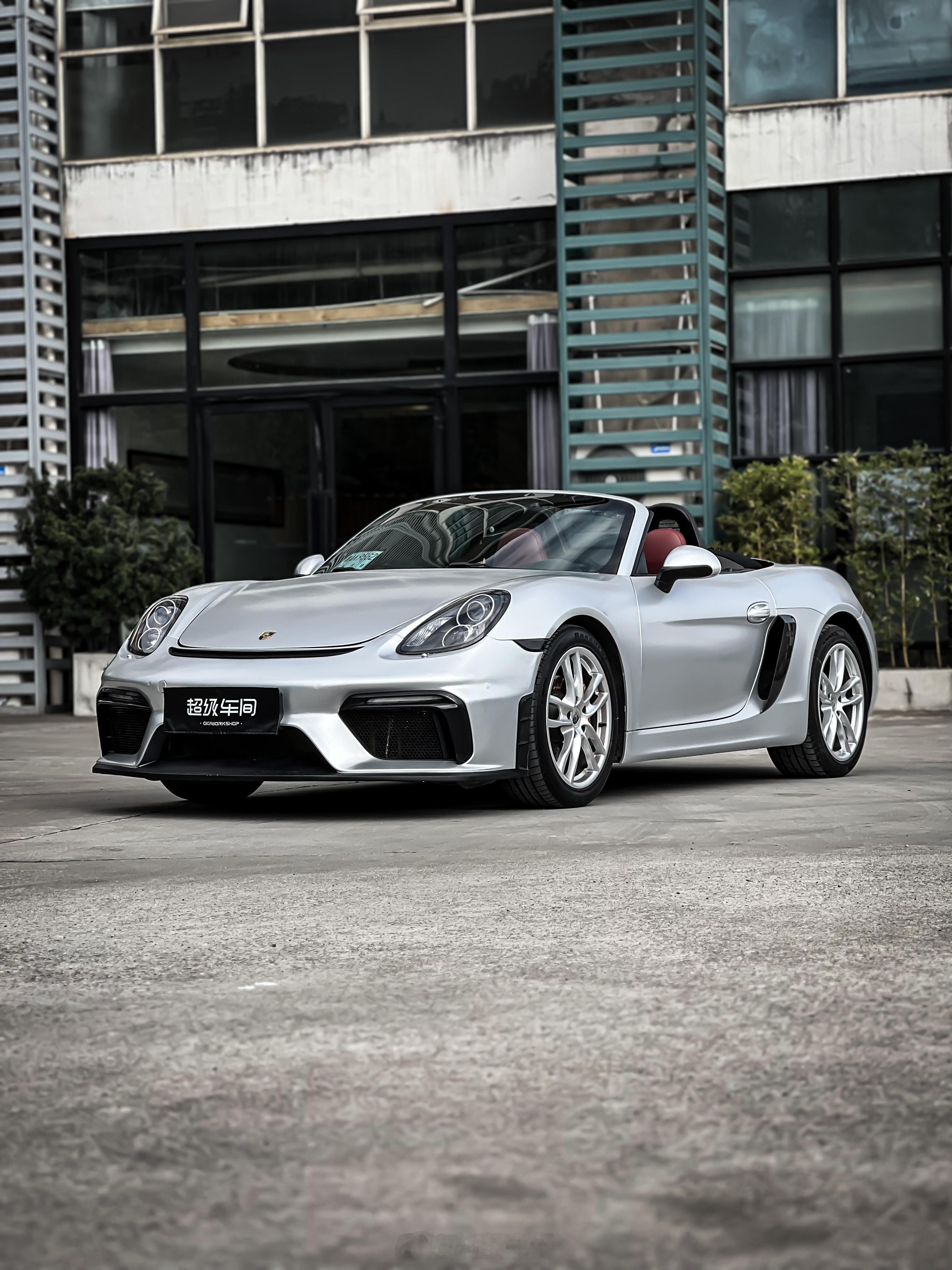 保时捷718｜电光银电光银的哑光质感🫧低调内敛，却藏不住金属光芒🩶✨汽车贴膜