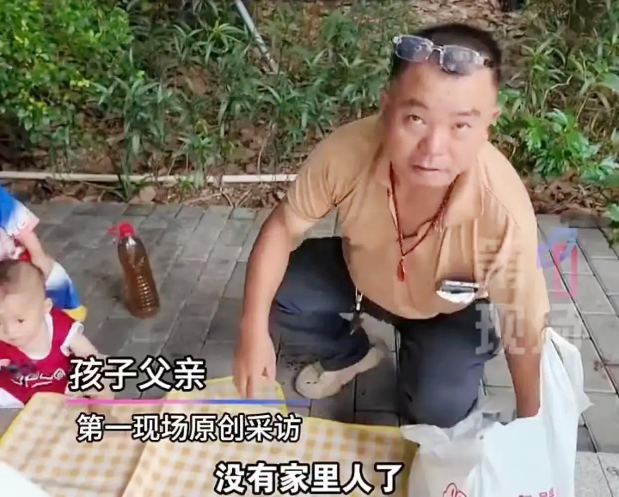 深圳地铁口3娃被“放养”，
背后的残酷真相刺痛全网！
深圳地铁口惊现三个无人看管
